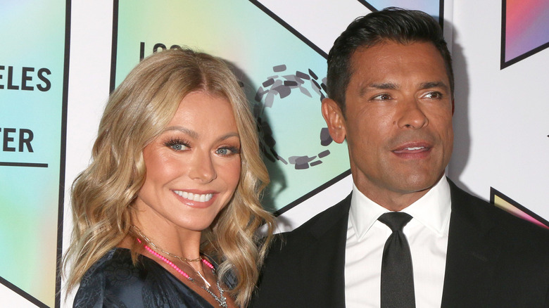 Kelly Ripa and Mark Consuelos posing for cameras together